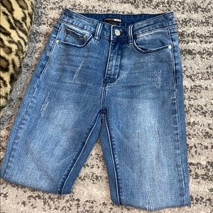 Sweet Cheeks Ankle Jeans - medium blue wash